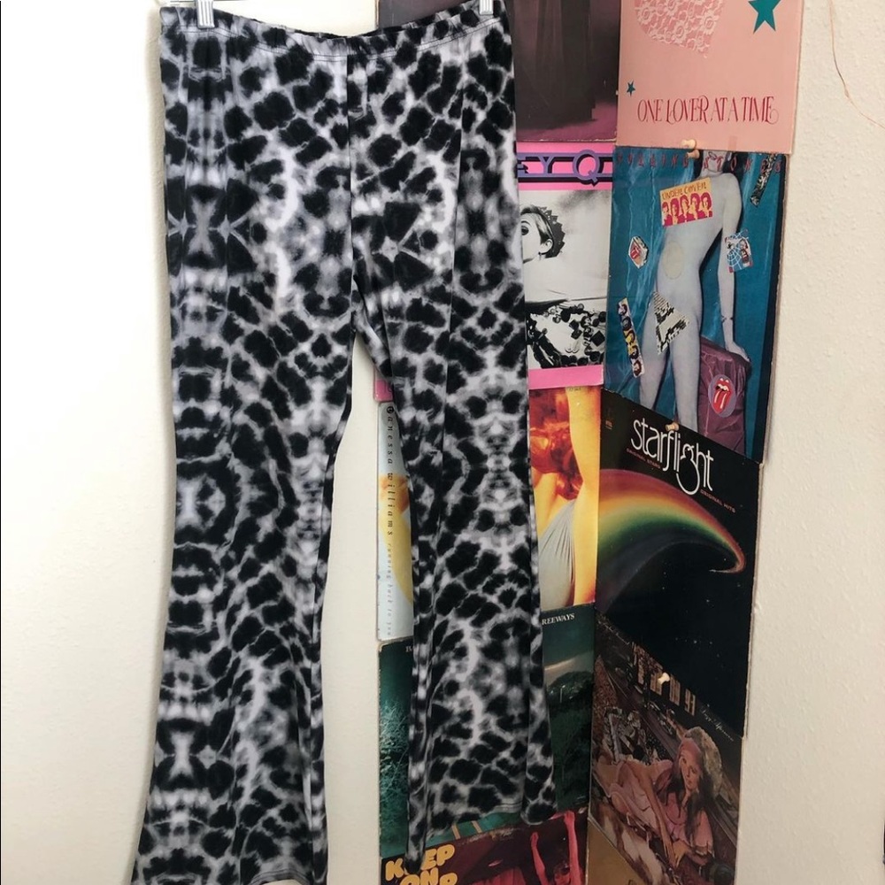 gypsy flare out pants 🖤